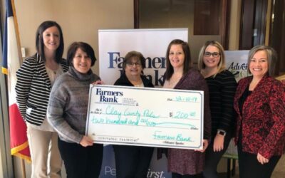 Farmers Trust, Savings Bank donates to Pals